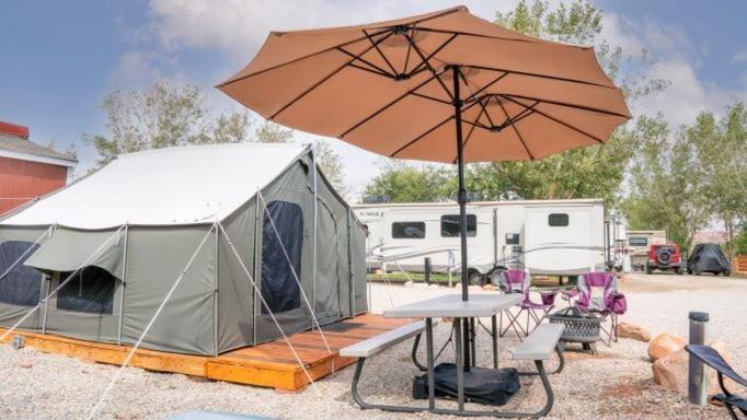 Funstays Glamping Setup Tent In Rv Park #4 Ok-T4 모아브 외부 사진