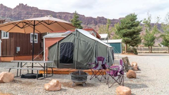 Funstays Glamping Setup Tent In Rv Park #4 Ok-T4 모아브 외부 사진